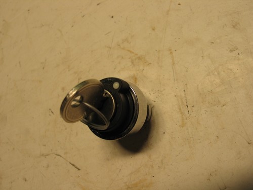 NUOVO SCHNEIDER TELEMECANIQUE ZB2-BG0 INTERRUTTORE A CHIAVE 3 POS SPR RTN A0945 - Foto 2 di 3