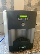 Hot and cold water dispenser 