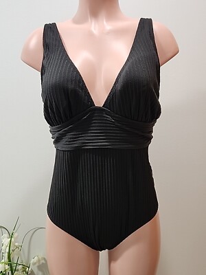 NWT Cupshe Womens One Piece Swimsuit Size Large Black Textured.