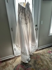 David  s Bridal Size 16W Beautiful wedding dress