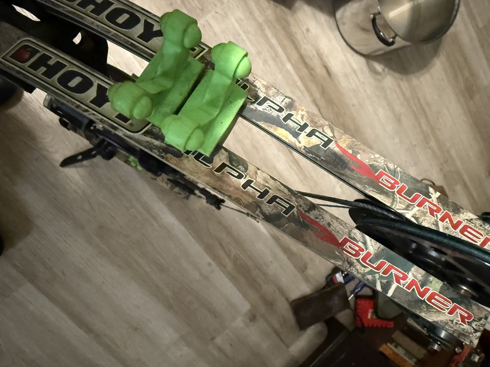Hoyt Alpha Burner 29" Right-Handed Bow 60-70 with #7 Camaro