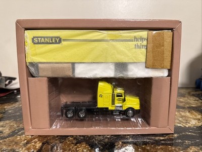 HARTOY/PEM M70505 STANLEY TOOLS TRACTOR & TRAILER 1/64 SCALE DIECAST MODEL