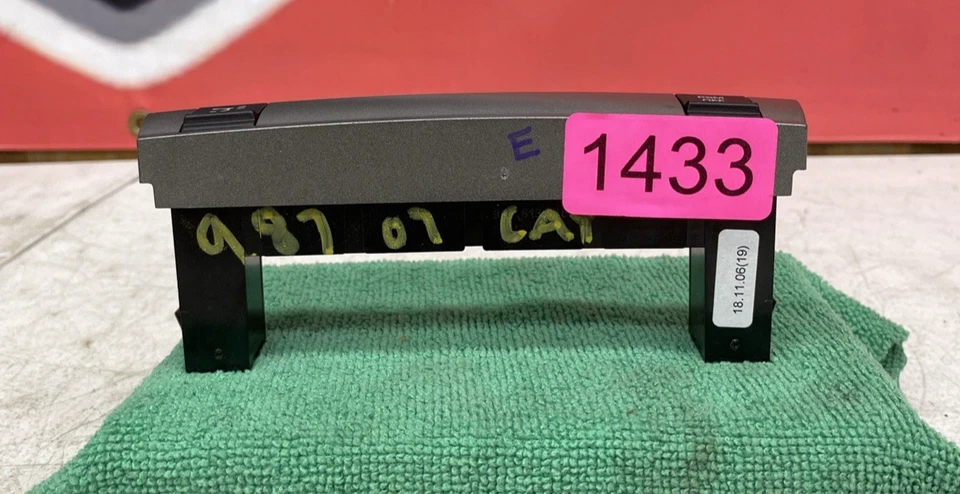 2007 Porsche Cayman 987 Spoiler PSM Switch 99761313300 - Imagem 2 de 4