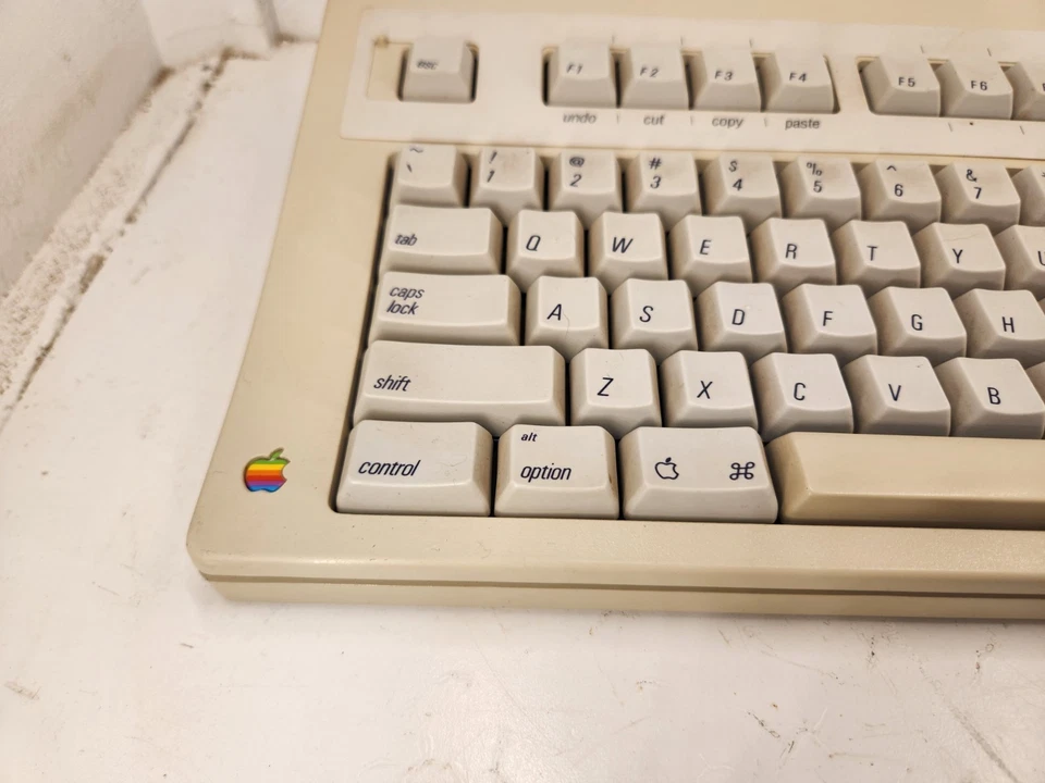 Apple M0115 Vintage Mechanical Clicky Keyboard Untested, NICE CONDITION - Image 2 of 4