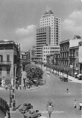 Postcard Palermo Via Pignatelli Aragon animated car 1967