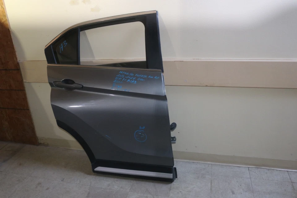 2018 2024 MITSUBISHI ECLIPSE RIGHT SIDE REAR DOOR OEM Foto 3 de 4