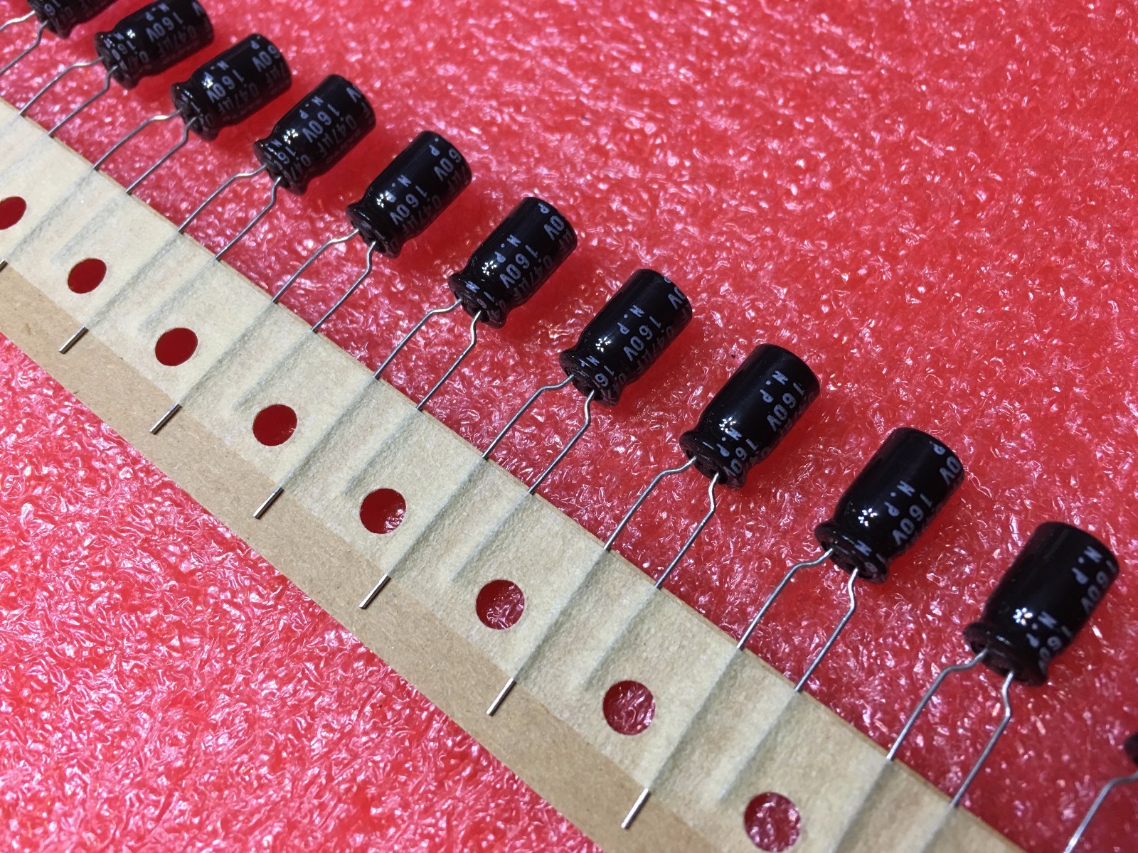 10 Pezzi Condensatore Elettrolitico In Alluminio Dip 47uF±20 - Foto 5