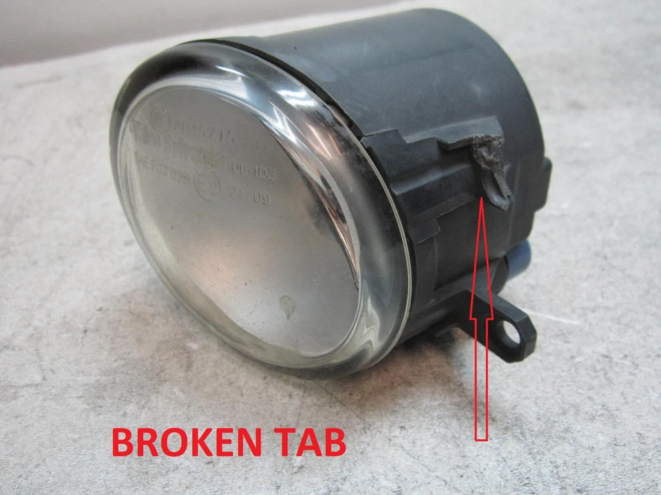 Faro antiniebla derecho em00923 Lexus IS250 IS350 2008 2009 2010 2011 2012 2013 Foto 3 de 4