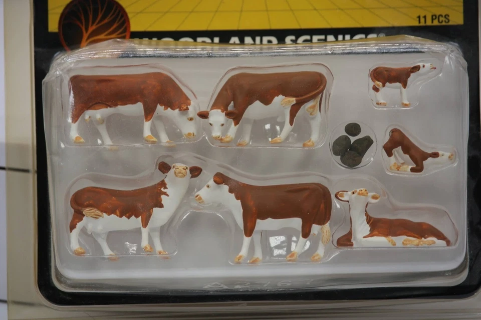 O Gauge Woodland Scenics A2767 Scenic Accents Hereford Cows (11) PCS 1:48 Scale - Image 2 of 4