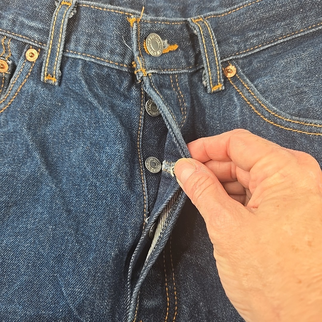 Levi's 501 Men's Blue Jeans Vintage, Button Fly, Straight Leg, 90s, 34 x 30 thumbnail 3