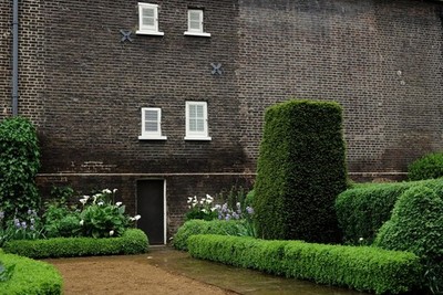 Photo 12x8 Geffrye Museum London The garden, located to the rear of the mu c2017