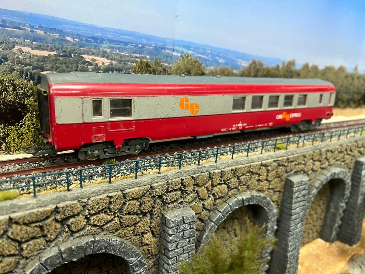 Voiture UIC couchette 2ème classe de la SNCF - Roco