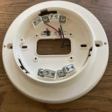 Siemens Cerberus Pyrotronics DB-11 Detector Base 575-294194 Fire Alarm