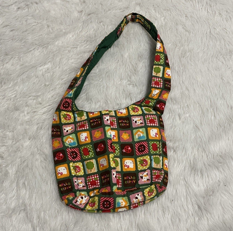 Hello Kitty-themed shoulder bag. patchwork-style … - image 5