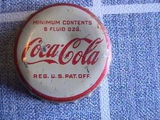 GORRA BOTELLA USADA FORRADA CON CORCHO MARCA DE FABRICANTE DE COCA-COLA CCS CARA BLANCA FALDA PLATEADA