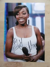 Estelle Swaray autograph signed 20x30 cm photo