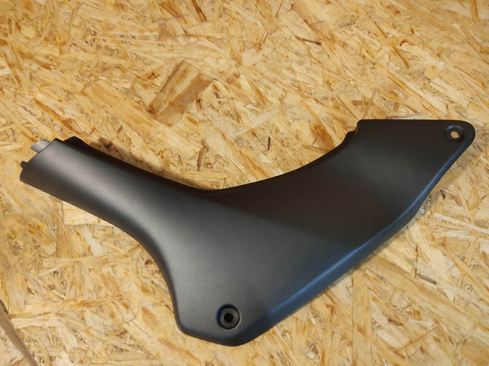 Couvercle latéral droit CB600F Hornet résistant pour remplacer un cache moto cassé