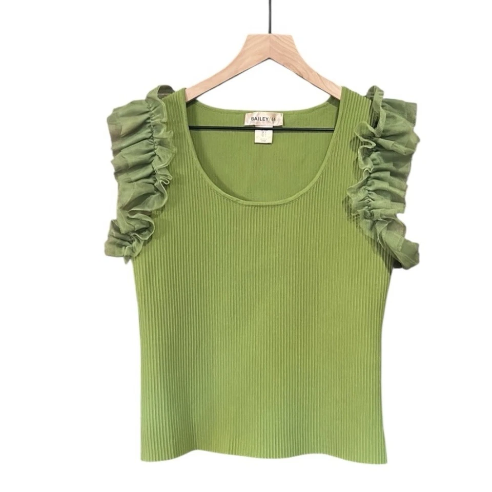Top tejido de lujo con detalle de tul Bailey 44 en verde helecho talla grande Foto 3 de 4