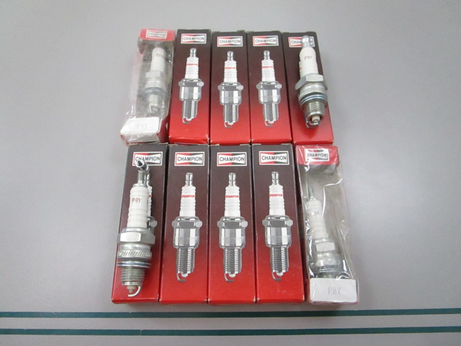NEW LOT OF 10 P8Y Champion Spark Plug 0810