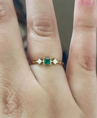 Delicate Engagement Ring 1.88Ct Princess Cut Simulated Emerald 925 Silver - Foto 2 di 4