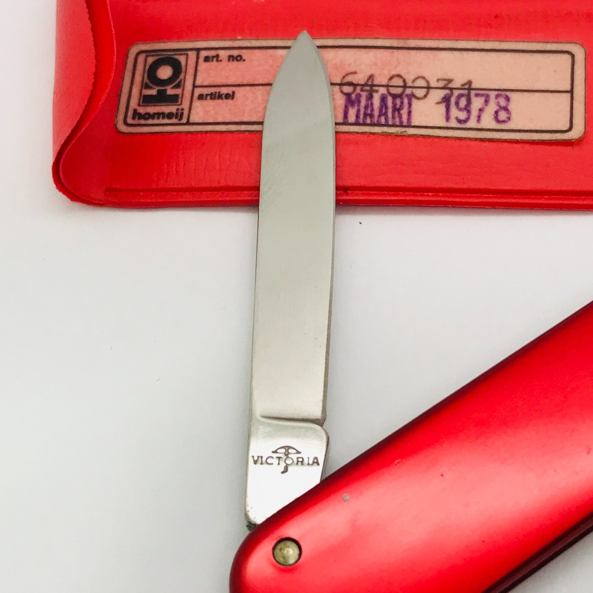 ダッチアーミー　used 　美品 Victorinox VICTORIA 1978 Ambassador / Director 74mm Smooth RED