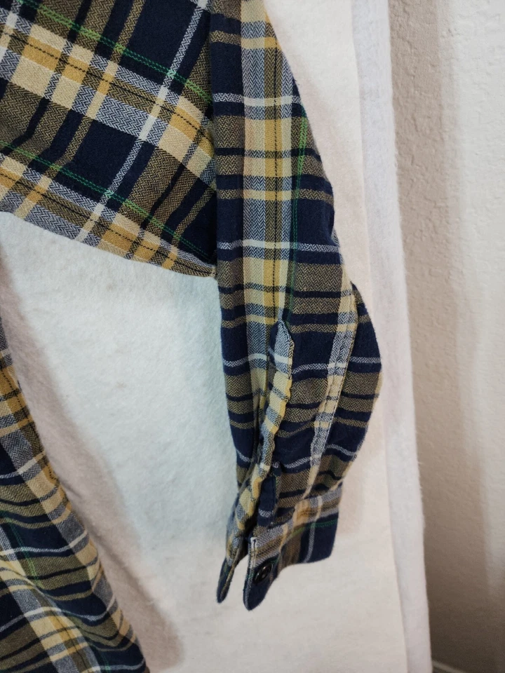 Volcom Blue Plaid Long Sleeve Button Up Flannel Shirt mens Medium - Image 4 of 4