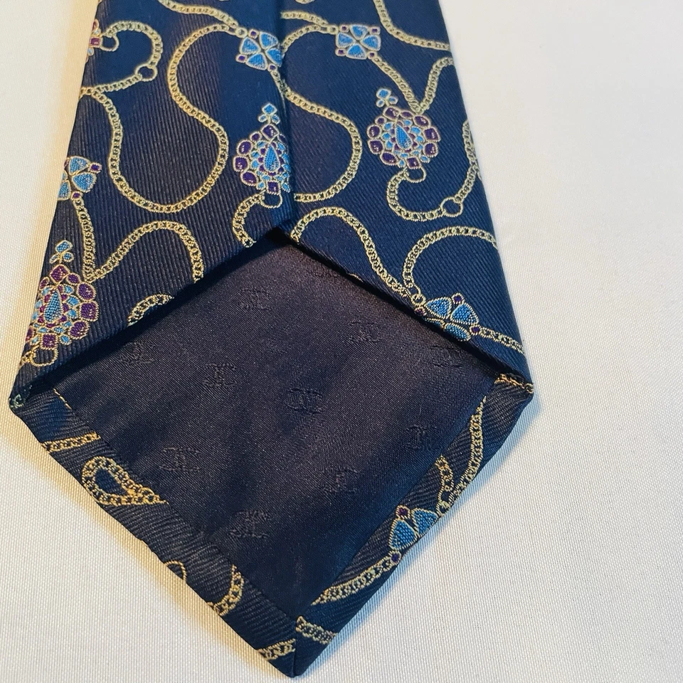 Chanel Silk Tie Men’s Navy Blue Gold Chain Print Vintage Luxury Necktie - Image 4 of 4