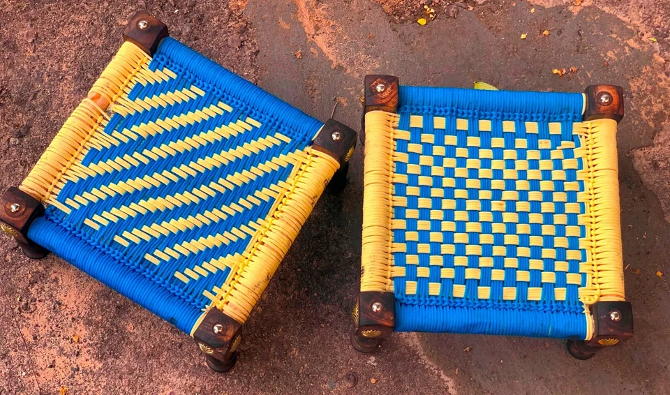 Taburete de madera tejido a mano mesa ajustada de latón tejido reposapiés inferior par decoración Foto 4 de 4