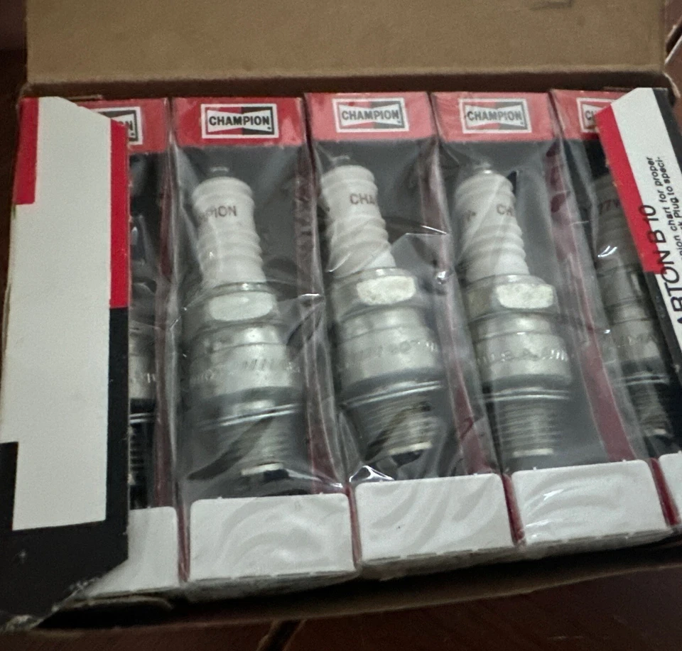 NEW Champion QUL77V Resistor Spark Plugs Box of 10 - Image 3 of 4