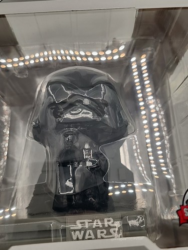 Funko Pop! Deluxe: Star Wars - Bounty Hunters Collection: Darth Vader - GameStop - Picture 10 of 11