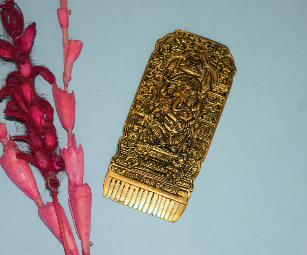 Religious Ganesha Hair Comb Brass Idol With Radha Krishna  display picture 3