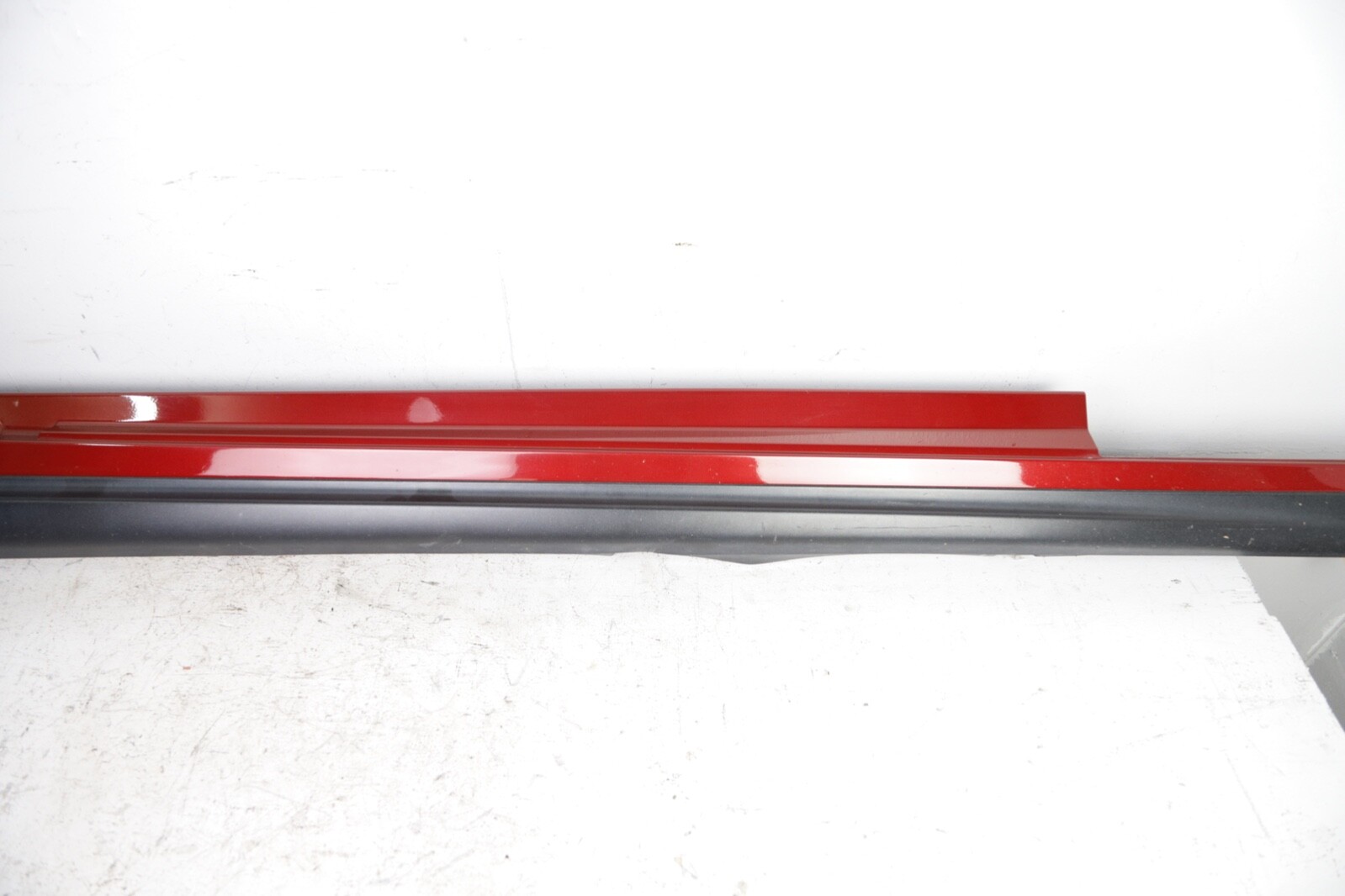 2014 - 2017 Maserati Ghibli M157 Passenger Right Rocker Panel Side Skirt Red OEM