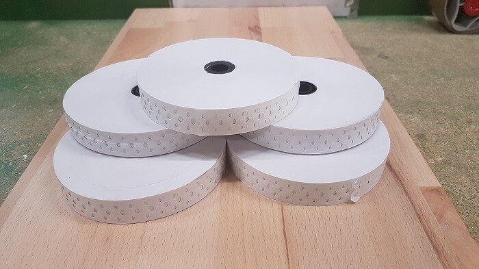 Furnierklebeband gelocht 20 mm breit, Rolle 200 m, Fugenleimpapier, reißfest