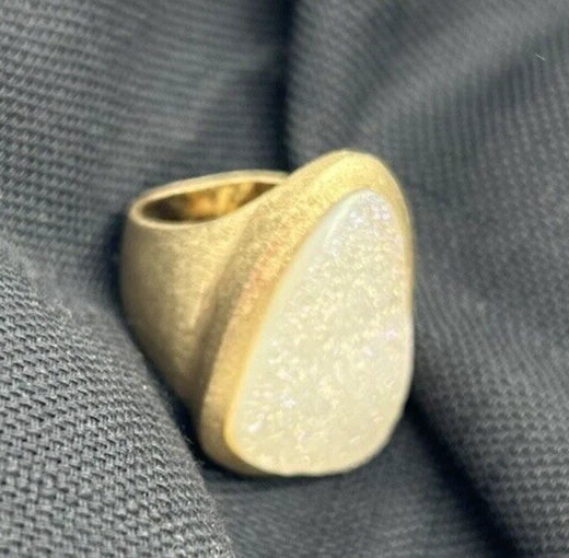 Anillo de Cóctel Cuarzo Blanco Drusy Tono Dorado Esmerilado, Marcado RF China Talla 8 Foto 2 de 4