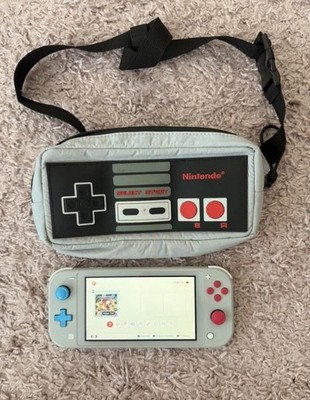 Nintendo Switch Lite 32GB Konsole Pokémon Edition. Mario Kart 8 Deluxe + Tasche
