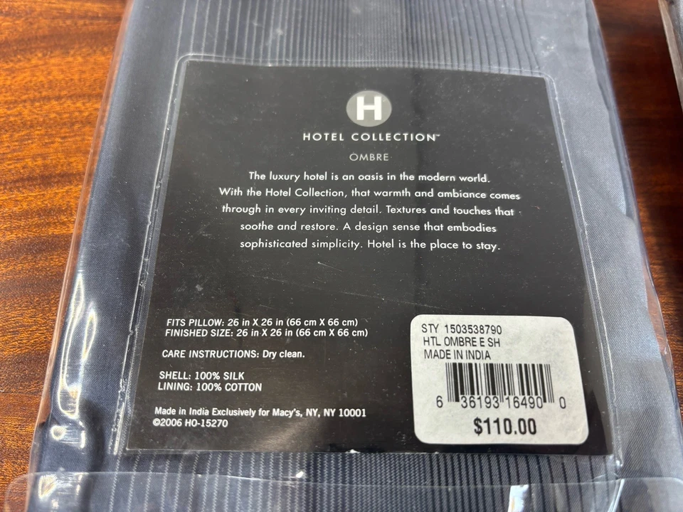 2- Fundas de almohada Euro 100 % seda Hotel Collection gris iridiscente a rayas Foto 3 de 4