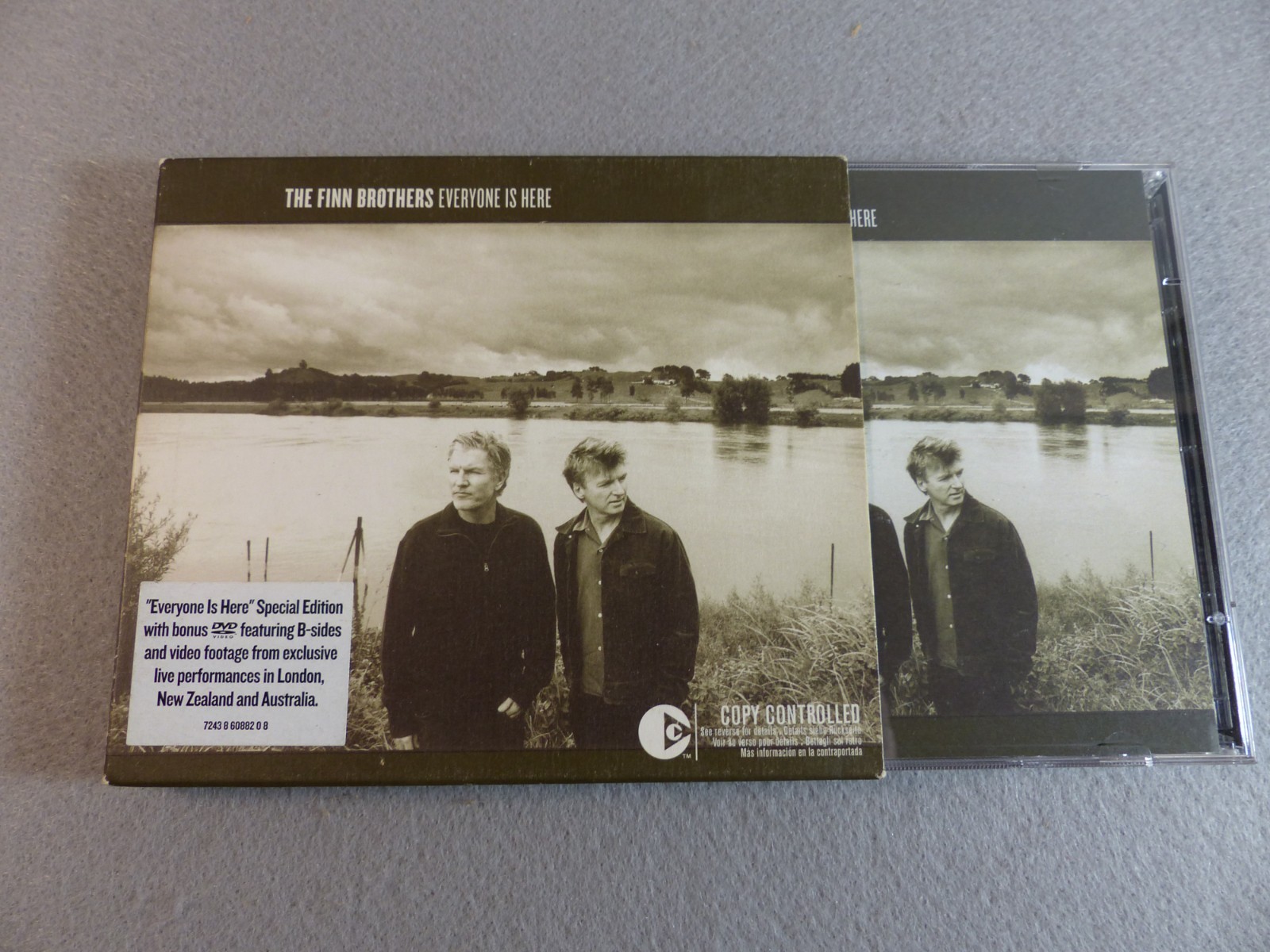 The Finn Brothers: Everyone is here- Ltd CD/DVD set -NM