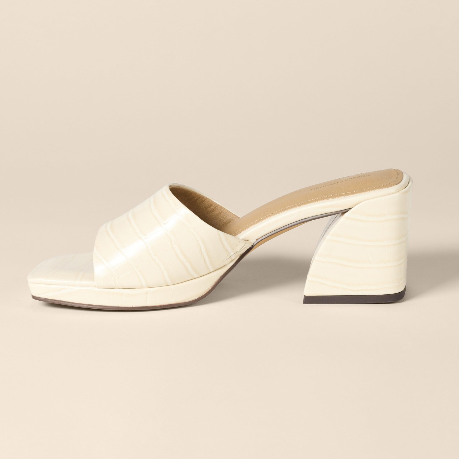 Amazon Essentials Women's Platform Mule Sandals, … - image 3