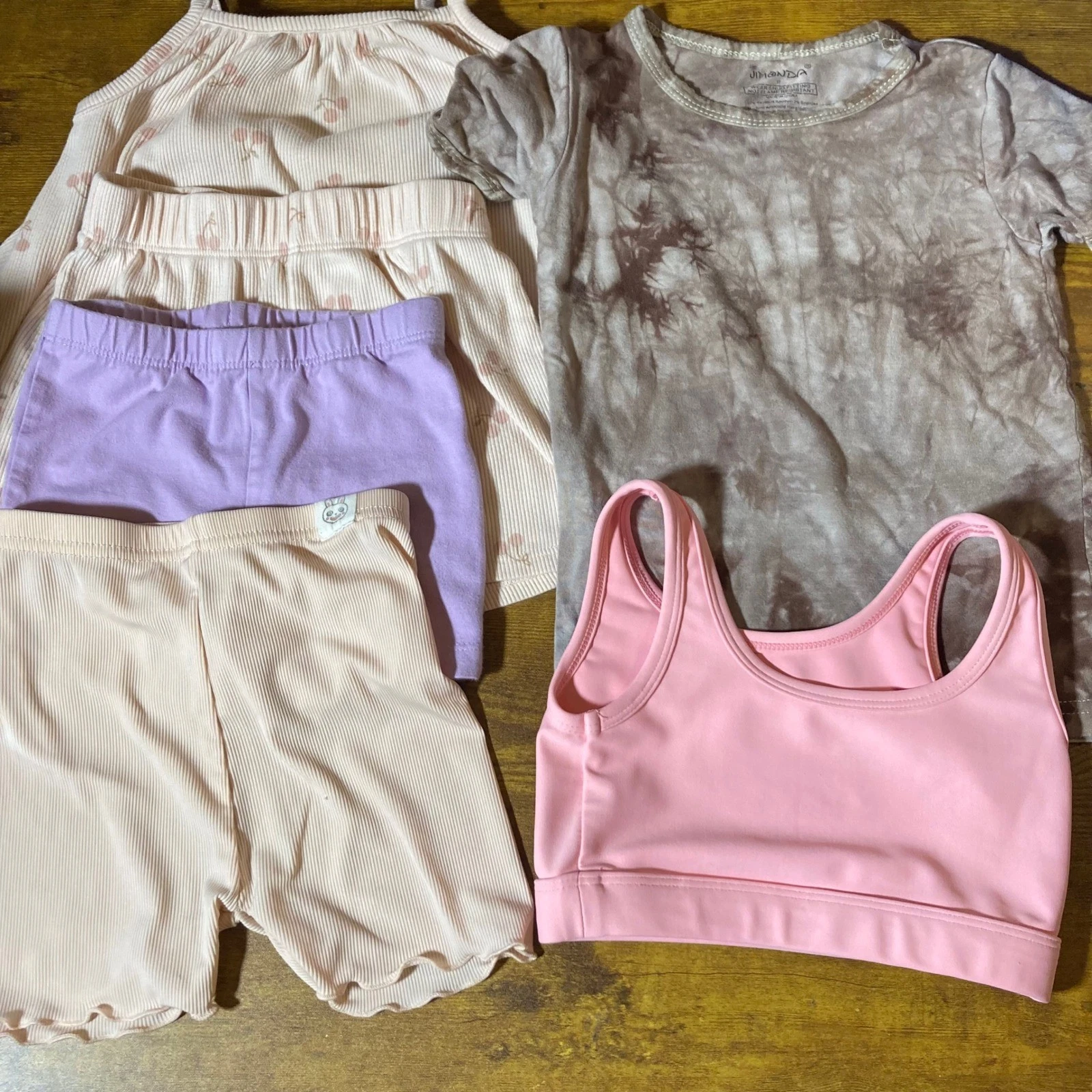 Kids 6 Piece Clothing Bundle Gerber Childrens Place Jimonda Tula Bee Loungewear
Opens in a new windo