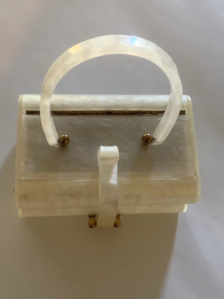 VINTAGE PEARLIZED WHITE LUCITE PURSE CASE WITH MIRROR - Image 3 of 4