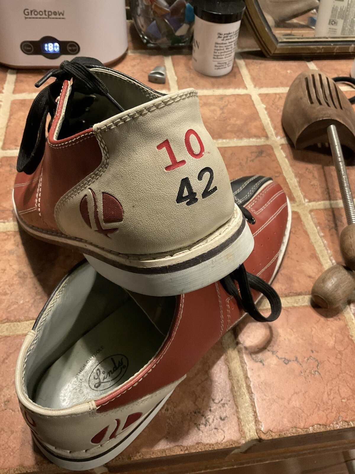 Linds Black Red White Rental Bowling Shoes Men's Size 10 Lace Up Light