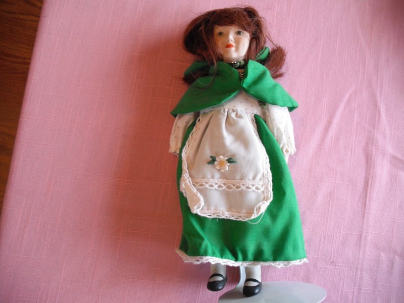 Danbury Mint Aileen Representing Ireland Porcelain Doll W/ Stand In Original Box