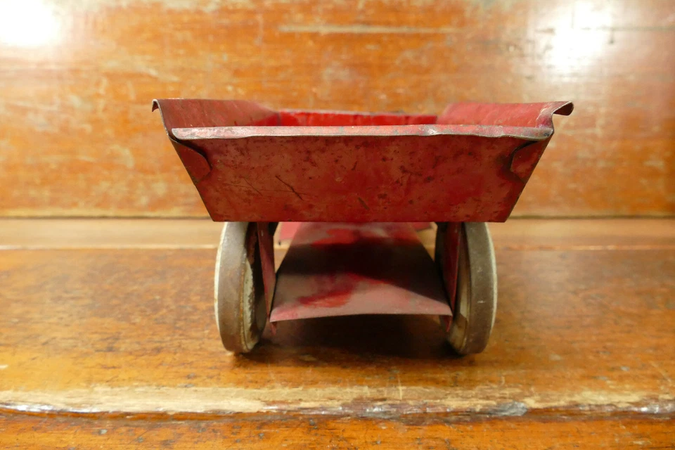 Camión de volteo Structo rojo vintage antiguo de los años 20 de acero prensado temprano - funcionando Foto 4 de 4