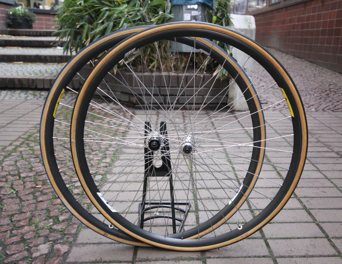 SHIMANO DURA-ACE FH-7403/HB-7400-F セット Shimano Dura Ace FH 7403 HB 7400 / Campagnolo Omega Strada