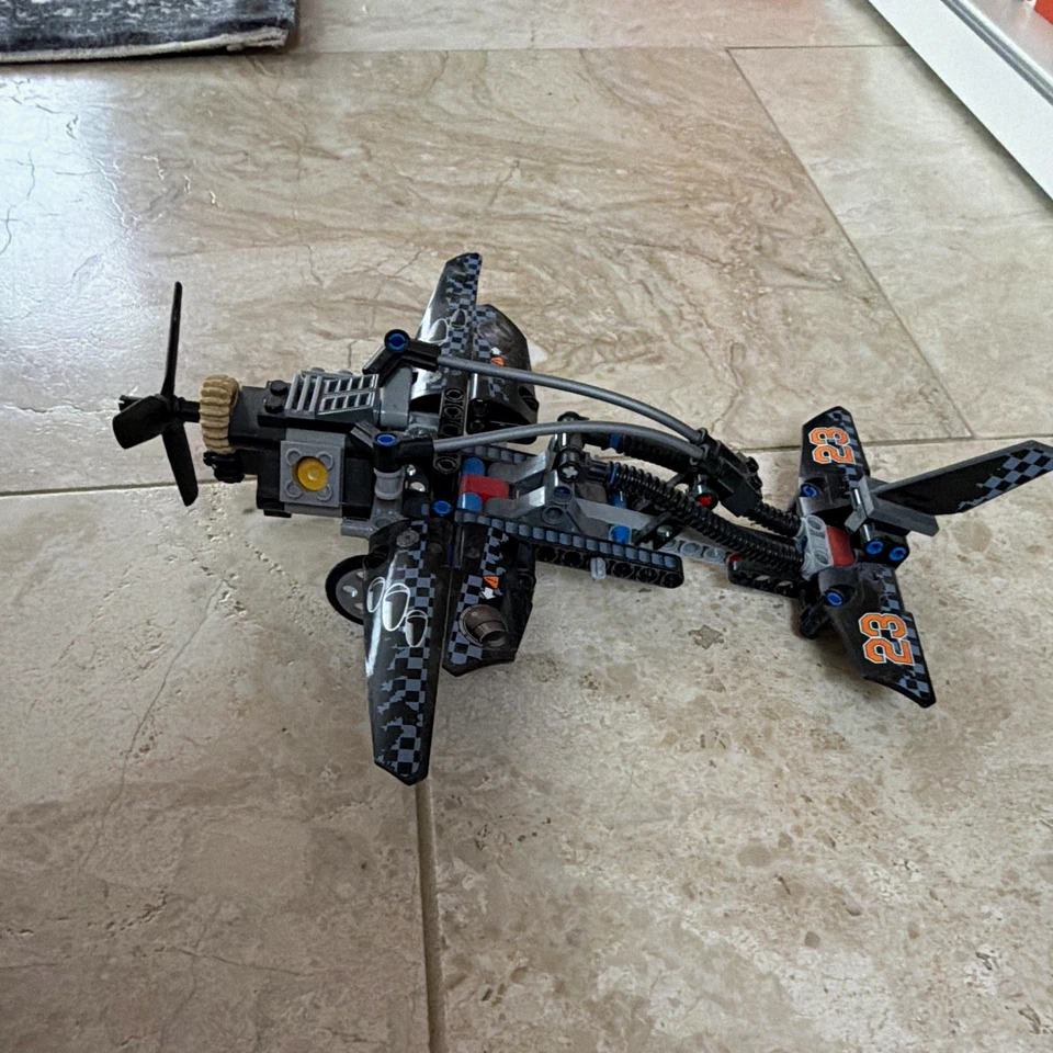 LEGO Technic 42040 Fire Plane, photo 1 of 3