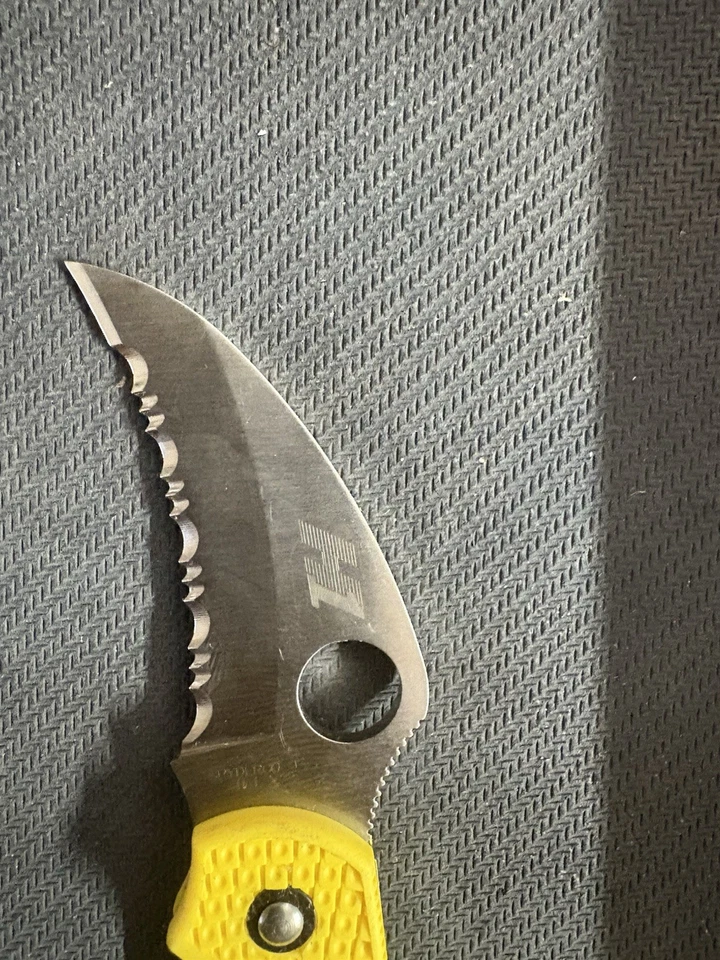 SPYDERCO Dragonfly 2 Salt Lightweight Yellow Hawkbill 2.3in Knife (C28SYL2HB) - Image 3 of 3