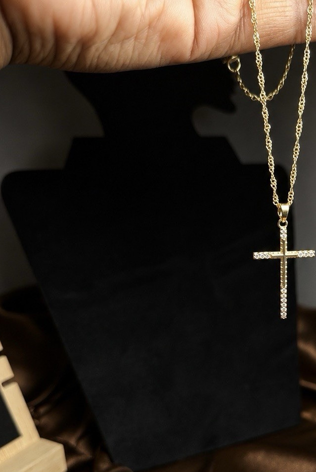 Luxy Beaute 14k Gold Cross Pendant Diamond Necklace Round White Stone