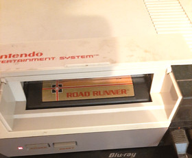 ROAD RUNNER for Nintendo NES - GORGEOUS label & casing - Tested & works well!
