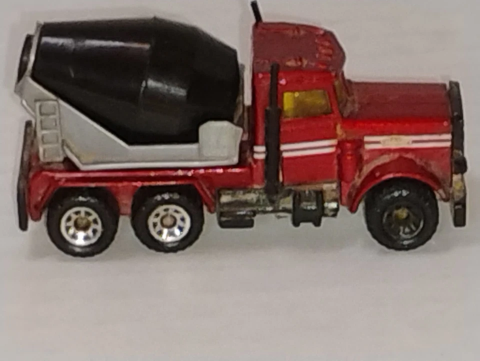 Vintage 1981 Matchbox Peterbilt Cement Mixer 1:80 Red - Black - White - Image 3 of 4