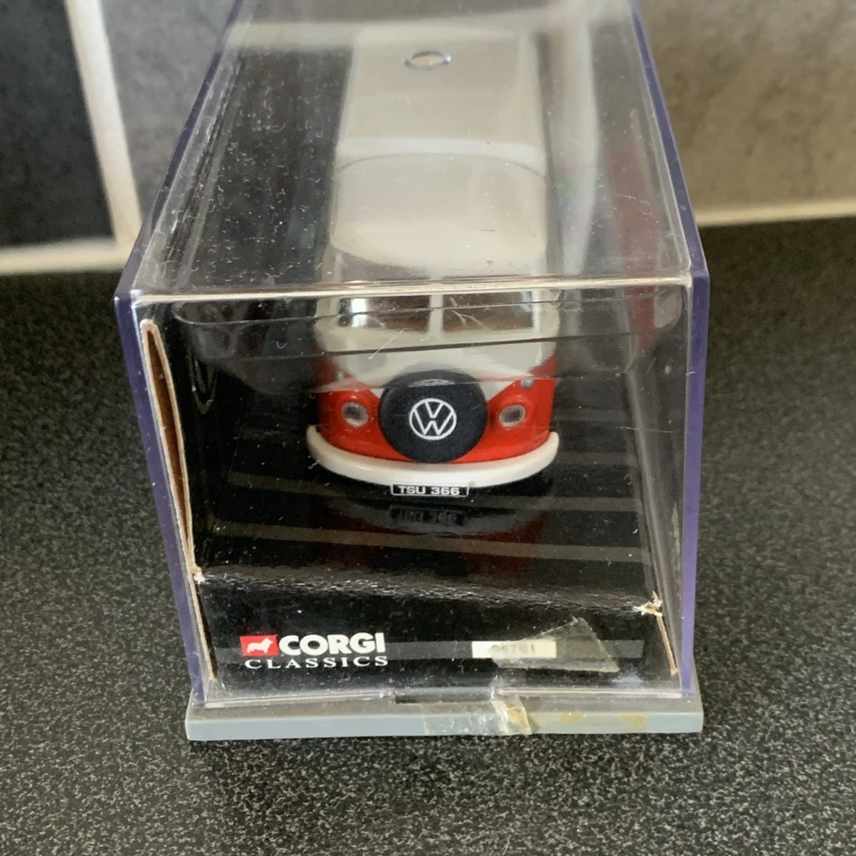 Corgi Classics 1/43 Scale Model Volkswagen VW Camper Van 06701 Cased - Image 4 of 4